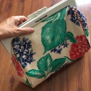Vintage Toledano 80s large clutch purse. Floral.